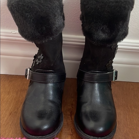 Toddler Fur Boots - Size 8 - Picture 2 of 4